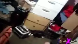 قحبة جزائرية تمص الزب في السيارة