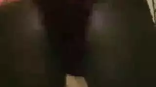 الجماع الخشن من الخلف يقود إيميلي دي إلى ذروة صارخة