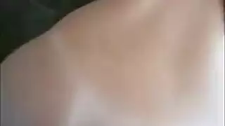 ربات بيوت صغيرات في تدريب شرجي بألعاب كبيرة