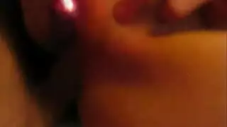 صديقة المنفعة تحصل على ظهر مغطى بالسائل المنوي