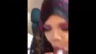 مص صدر كبير ورضع