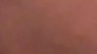 هاوي من لوس أنجلوس يداعب قضيبه الضخم في فيلم بورنو صريح