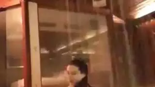 شرجي غير مكتوب: رجل أصلع يأخذ صديقته من الخلف