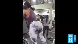 لعب ثقب الشرج يؤدي إلى تحفيز مهبل رطب