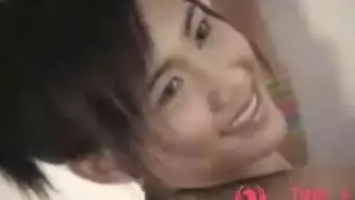 سمراوتان تلعقان بعمق في نشاط ثالوثي