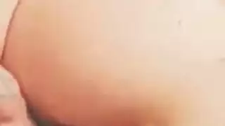 عشيق ميا ميس الجديد يضرب ثديها الكبير ومؤخرتها الموشومة بقوة