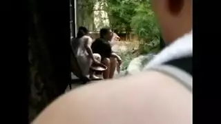 إباحية بجانب المسبح مع دمية جنس يابانية صغيرة