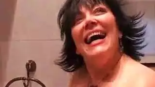 مضاجعة عذراء في مخبأ قديم