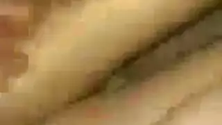 صديقتي العاهرة تأخذ قضيبين من الرياضيين في مشهد قريب