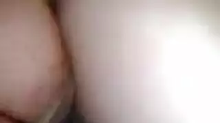 فعل إدخال مزدوج مع فتاة مثارة من أفلو