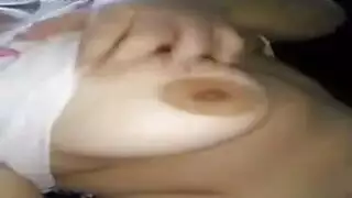 بالسلاسل يضحك تشيكي